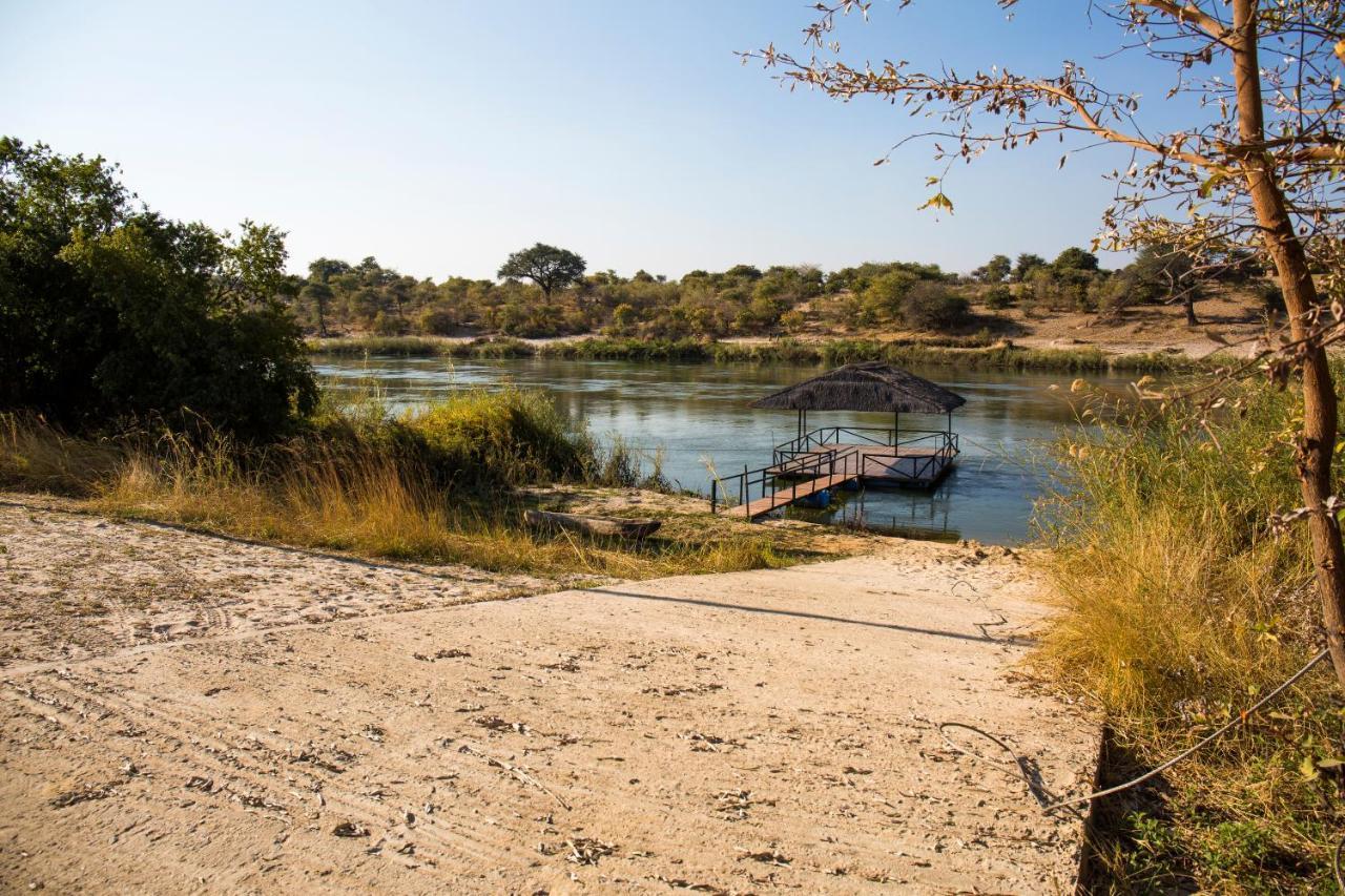 Hakusembe River Campsite รุนดู ภายนอก รูปภาพ