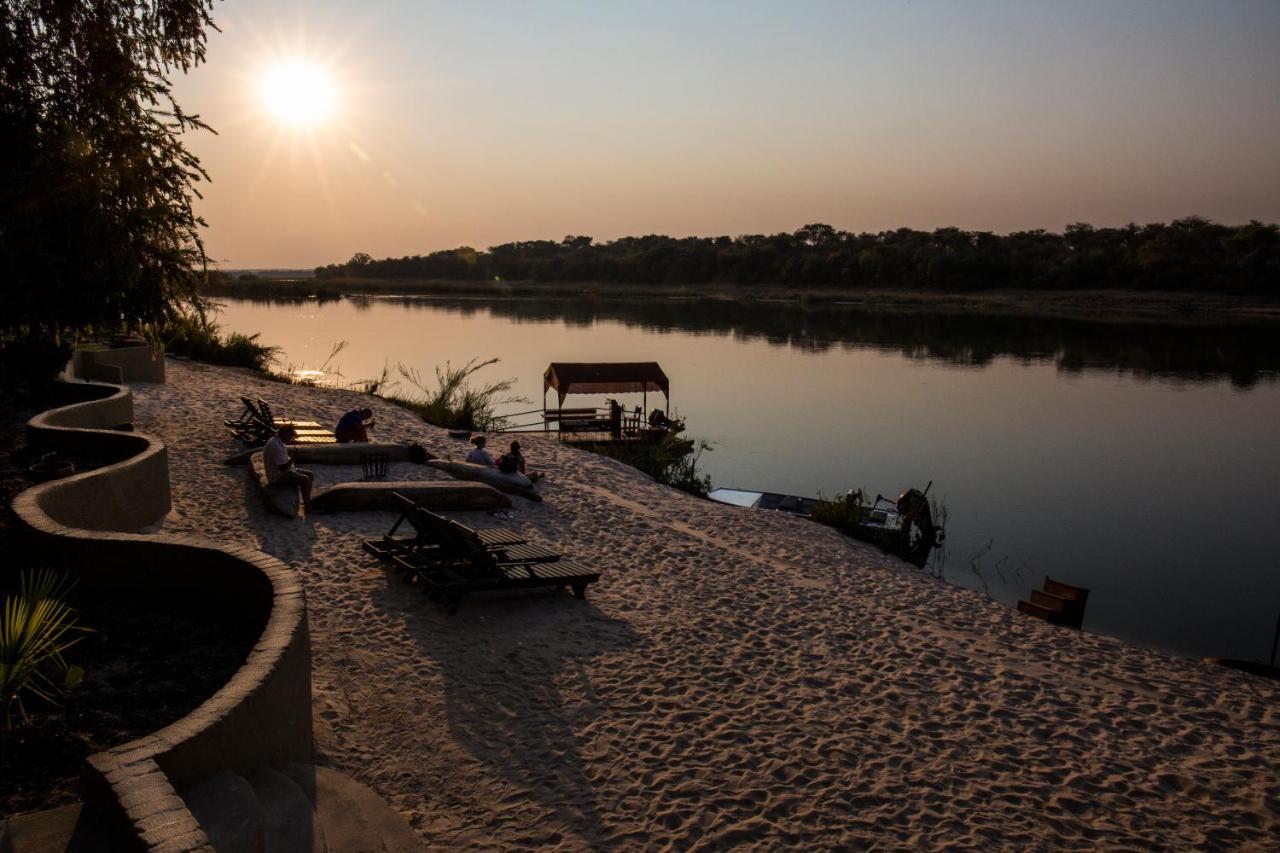 Hakusembe River Campsite รุนดู ภายนอก รูปภาพ